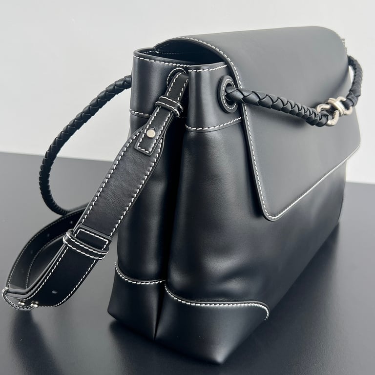 Bottega Veneta Andiamo Large Shoulder Bag Black - 9