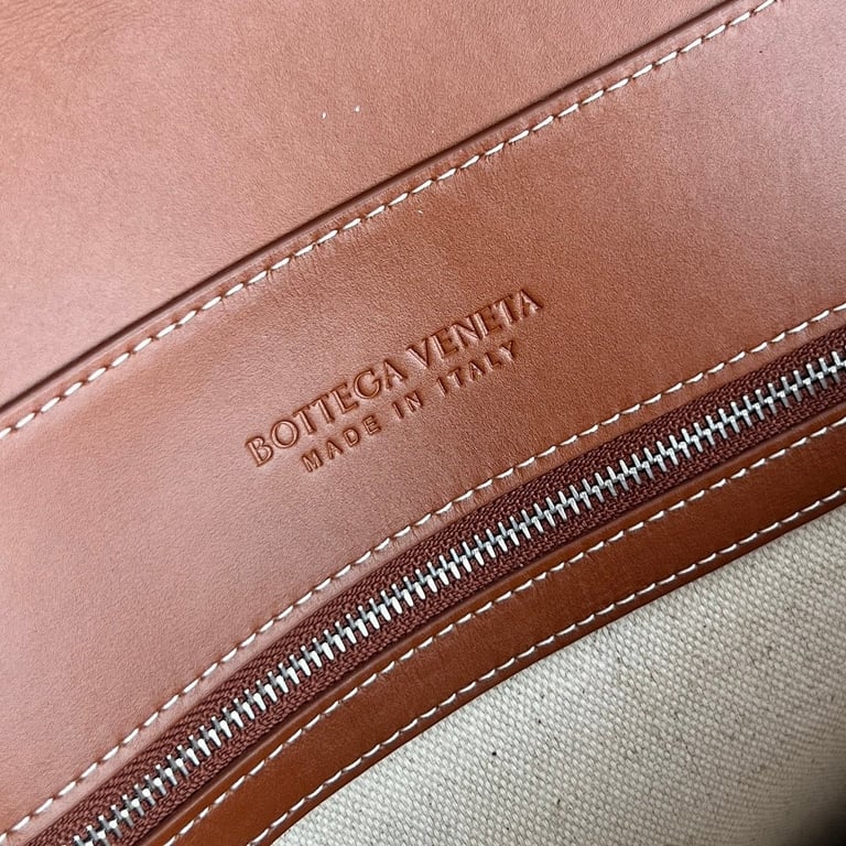 Bottega Veneta Andiamo Large Leather Bag Brown - 3