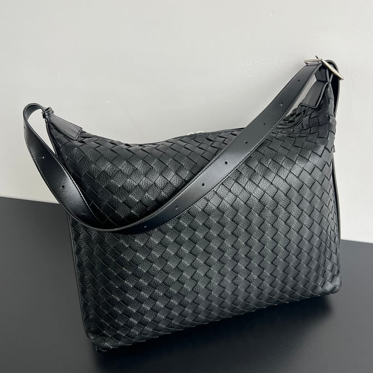 Bottega Veneta Traveller Hobo Bag Black - 2