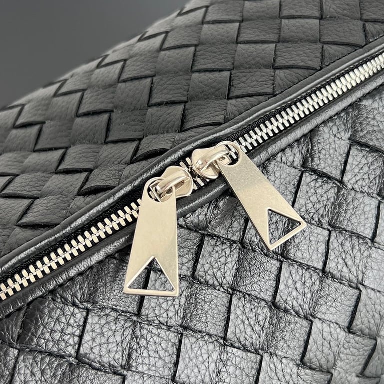 Bottega Veneta Traveller Hobo Bag Black - 6