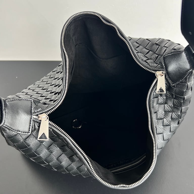 Bottega Veneta Traveller Hobo Bag Black - 7