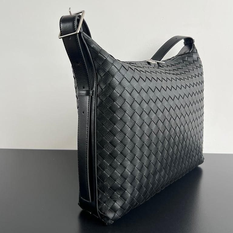 Bottega Veneta Traveller Hobo Bag Black - 9