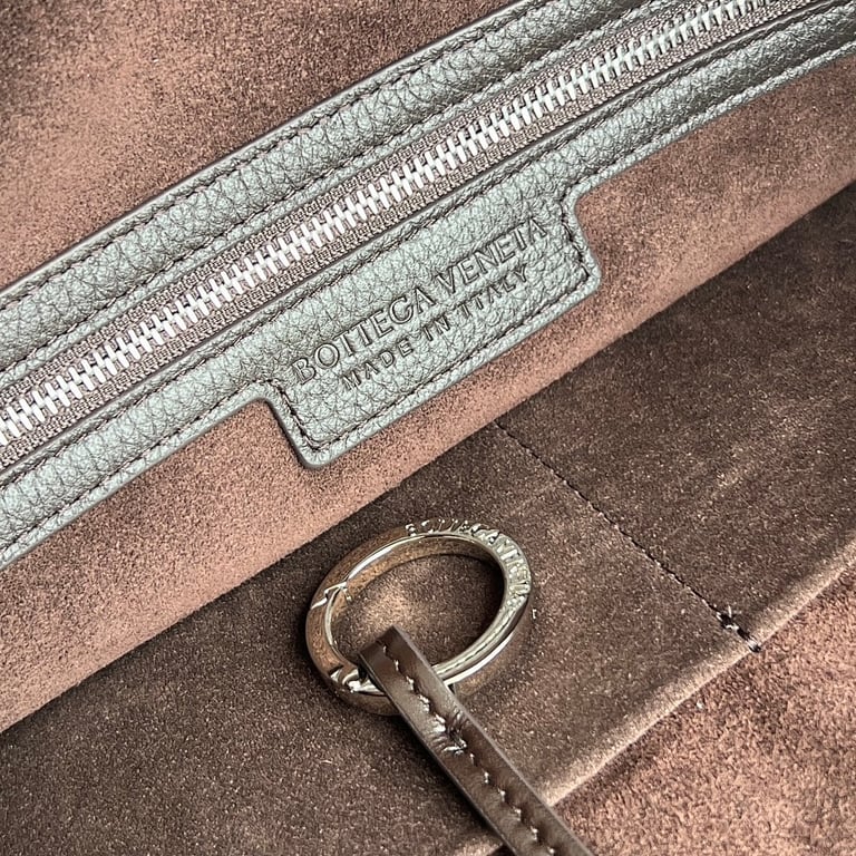 Bottega Veneta Traveller Hobo Bag 806974 - 3