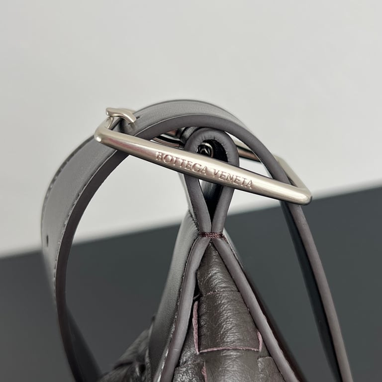 Bottega Veneta Traveller Hobo Bag 806974 - 5