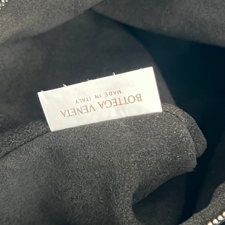Bottega Veneta Traveller Hobo Bag Black - 2