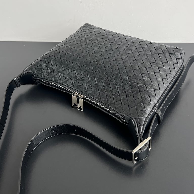 Bottega Veneta Traveller Hobo Bag Black - 7