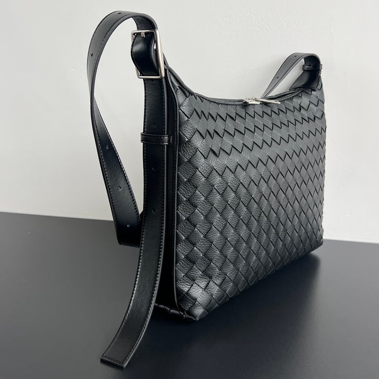Bottega Veneta Traveller Hobo Bag Black - 9