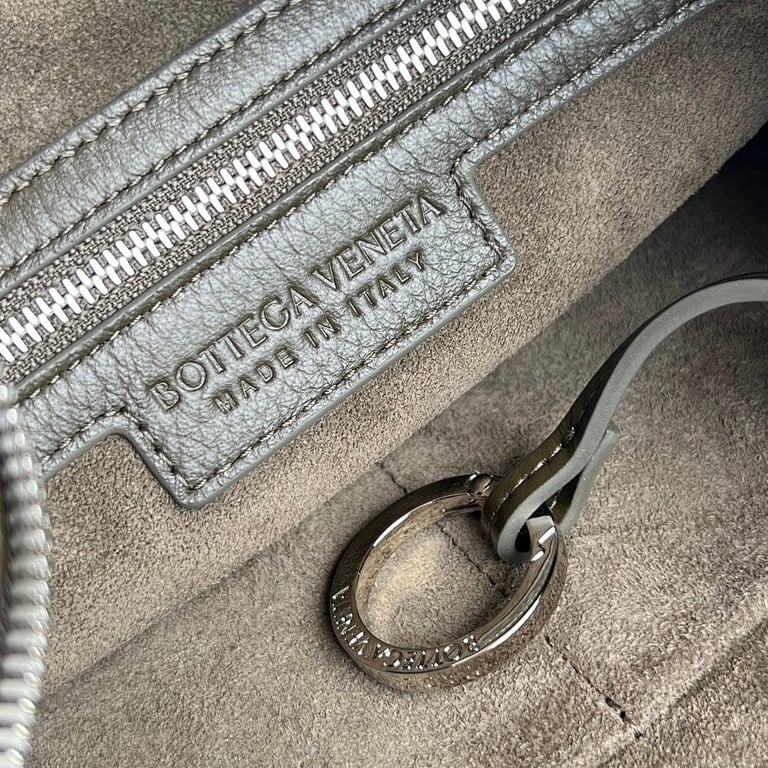 Bottega Veneta Traveller Intrecciato Hobo Bag - 3