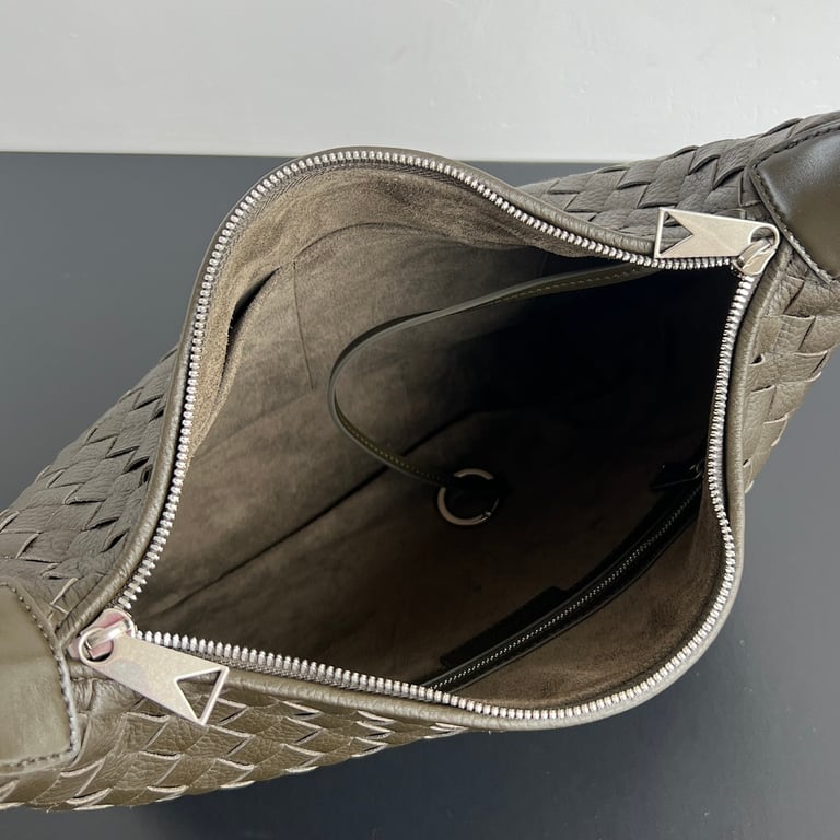 Bottega Veneta Traveller Intrecciato Hobo Bag - 6