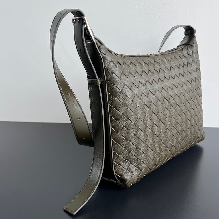Bottega Veneta Traveller Intrecciato Hobo Bag - 9