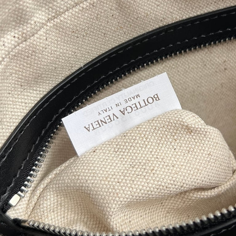 Bottega Veneta Intrecciato Camera Bag Black 755923 - 2