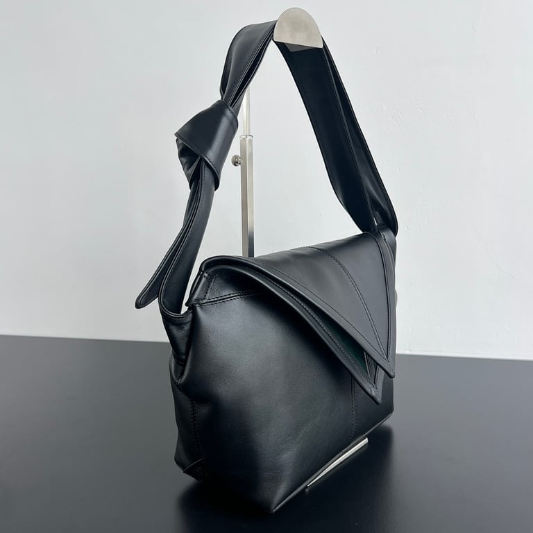 Bottega Veneta Sawyer Large Triangle Bag Black - 9