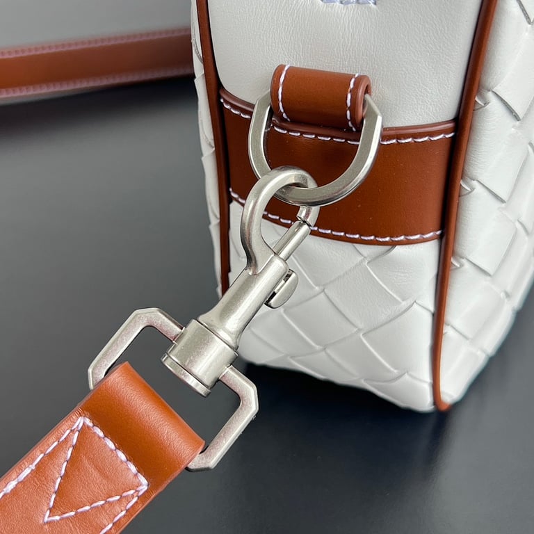 Bottega Veneta Intrecciato Camera Bag 755923 White - 4