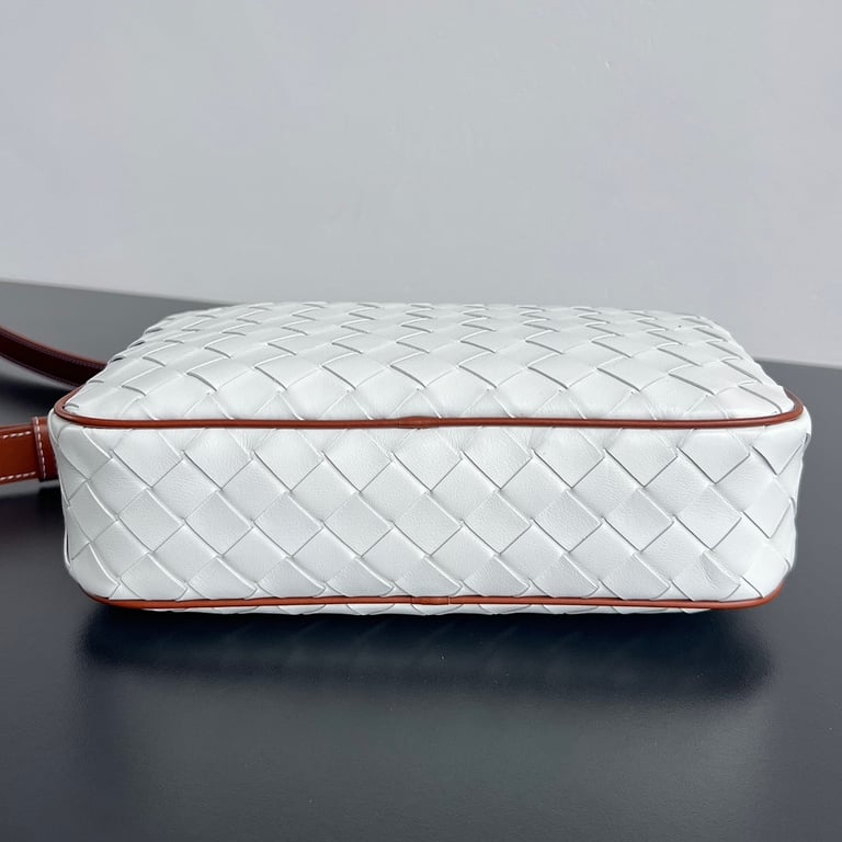 Bottega Veneta Intrecciato Camera Bag 755923 White - 8
