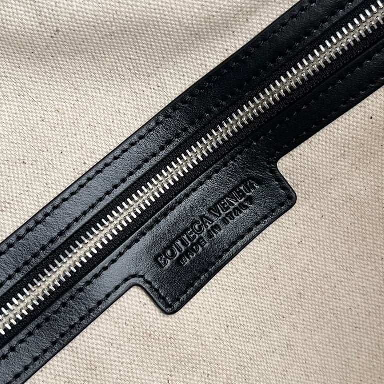 Bottega Veneta Intrecciato Leather Briefcase Black - 3