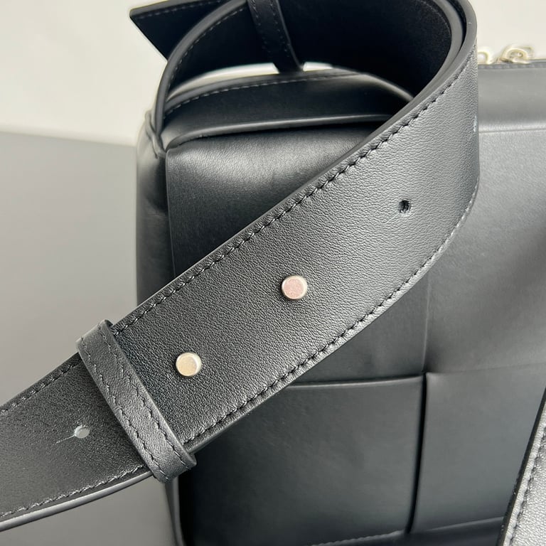 Bottega Veneta Cassette Camera Bag 731165 Black - 4