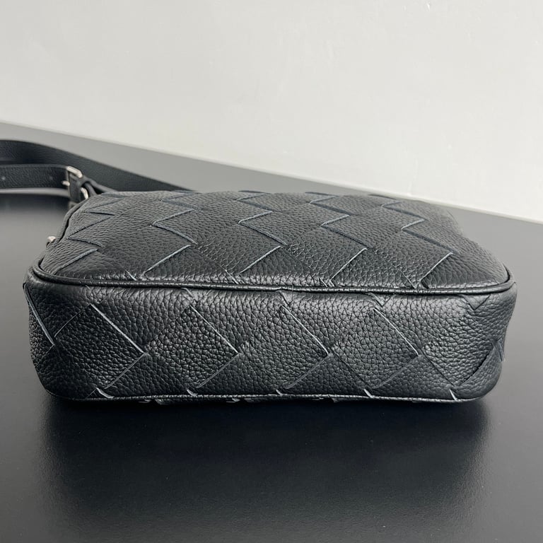 Bottega Veneta Intrecciato Leather Camera Bag 755923 Black - 8