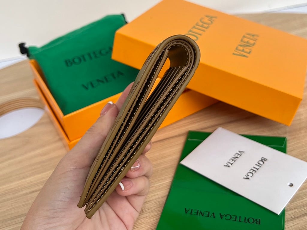 Bottega Veneta 605721 Intrecciato Bi-fold Wallet Caramel - 9