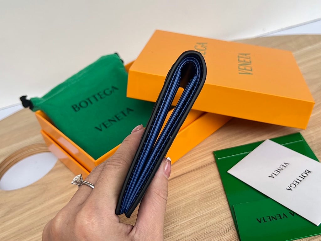 Bottega Veneta 605721 Intrecciato Bi-Fold Wallet Black/Cobalt Blue - 9