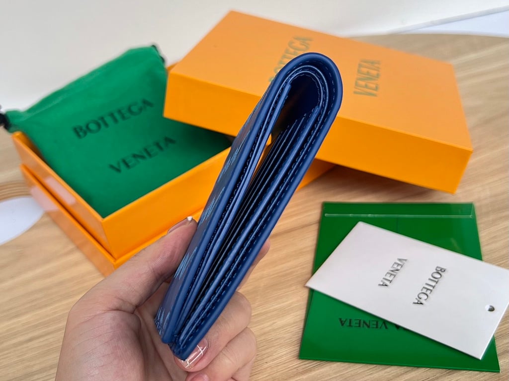 Bottega Veneta Intrecciato Bi-Fold Wallet Cobalt Blue - 9