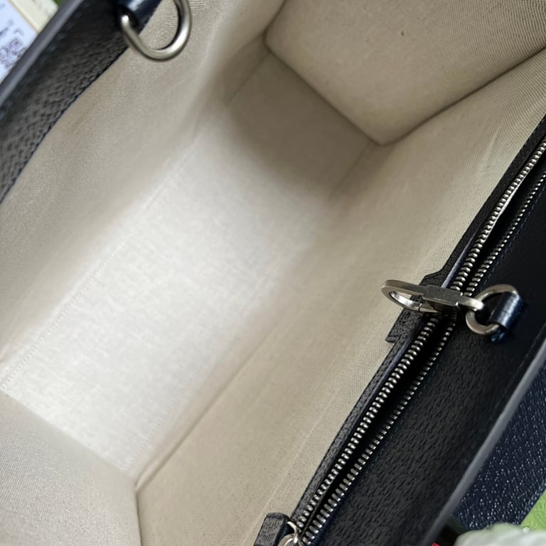 Gucci GG Supreme Large Tote Bag 674148 - 4
