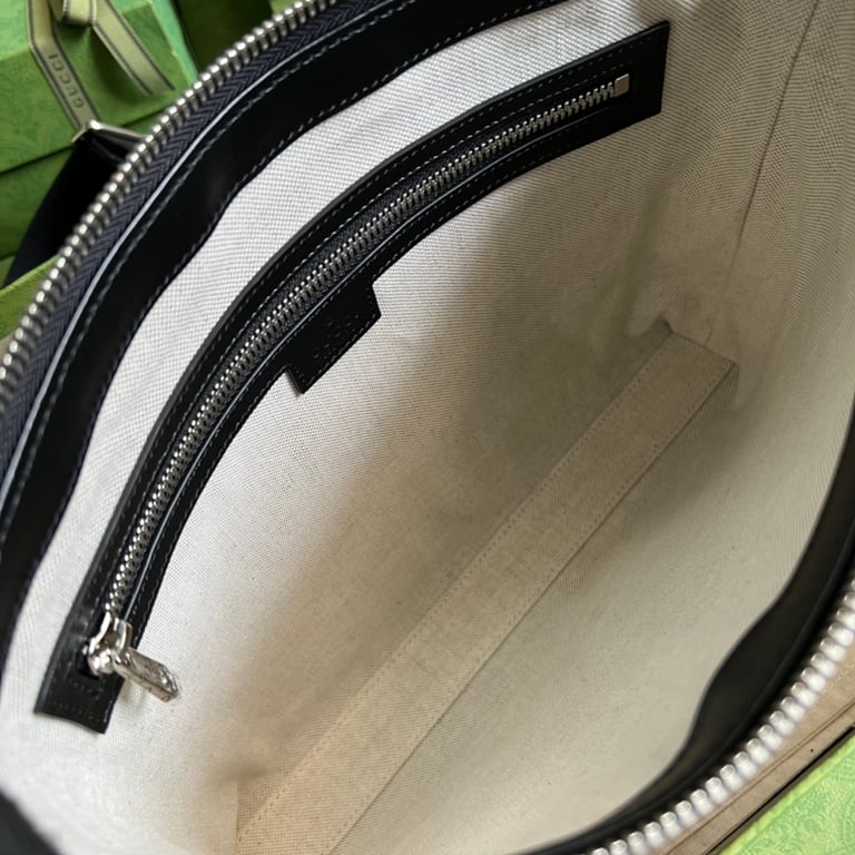 Gucci GG Embossed Leather Crossbody Bag 696009 - 4