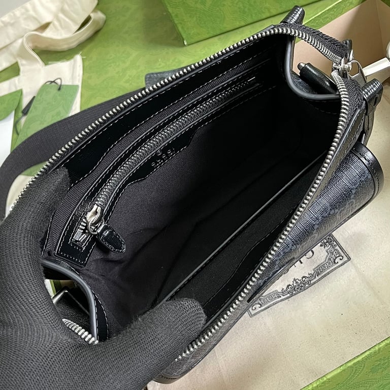 Gucci Neo Vintage GG Supreme Messenger Bag - 4