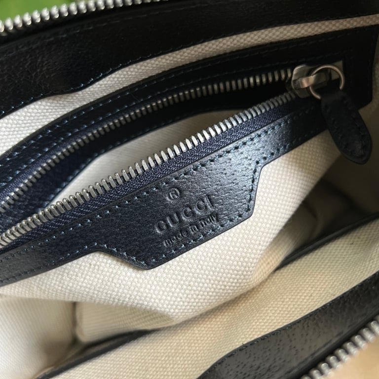Gucci GG Supreme Crossbody Bag 674164 - 3