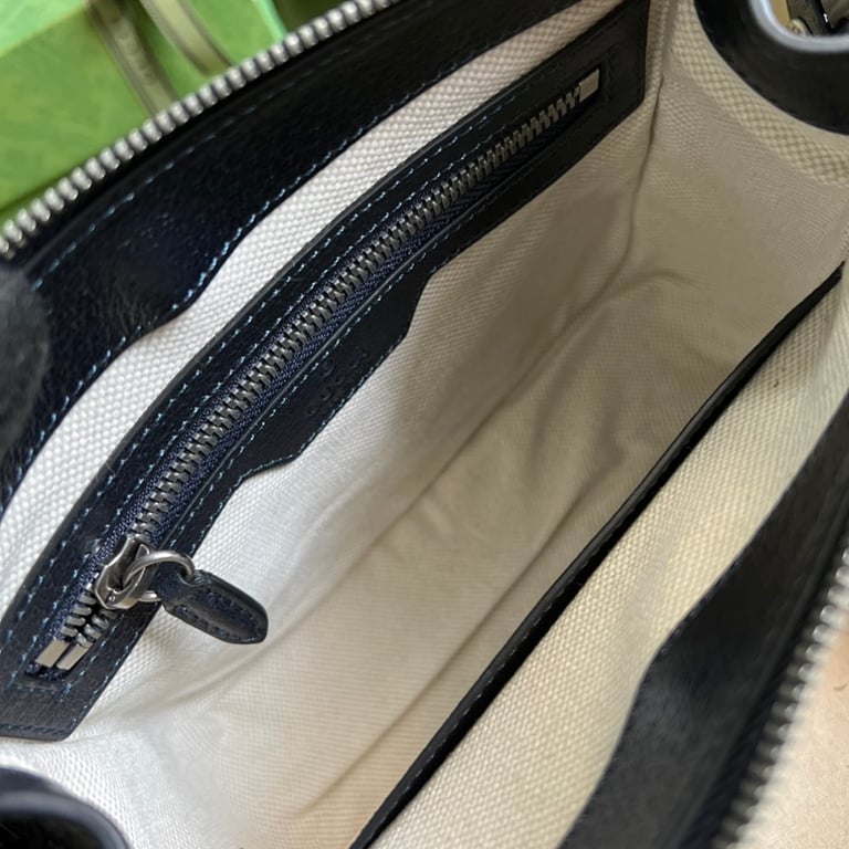 Gucci GG Supreme Crossbody Bag 674164 - 4