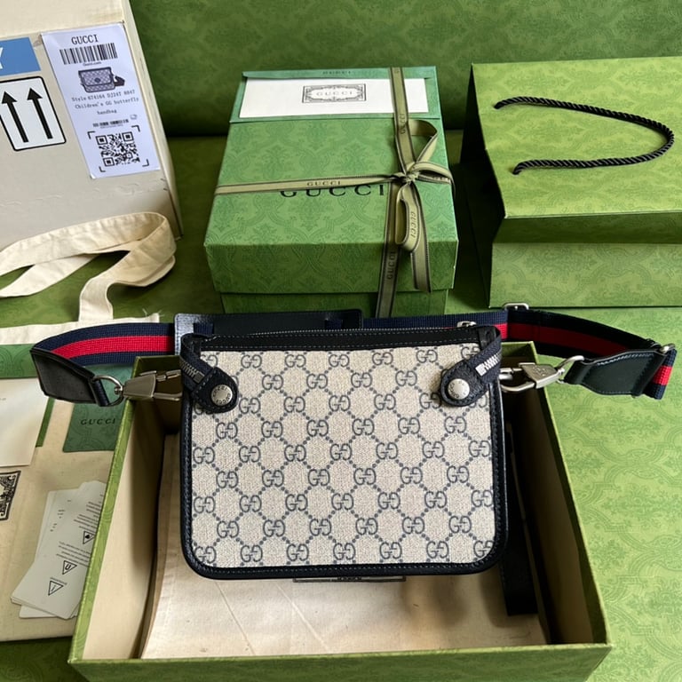 Gucci GG Supreme Crossbody Bag 674164 - 9