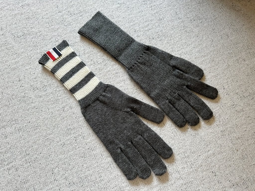Thom Browne 4-Bar Stripe Wool Gloves - 8
