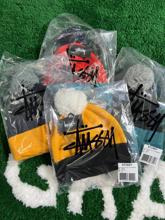 Stüssy Helvetica Pom Beanie - 2