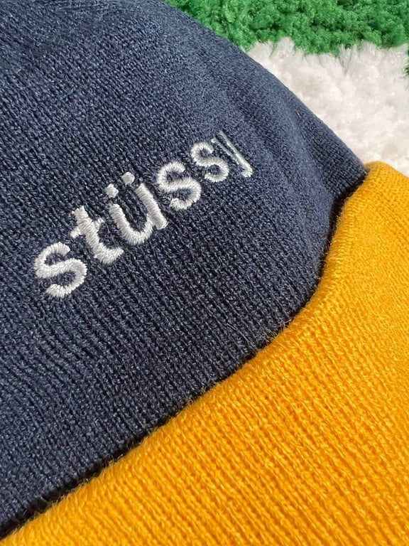 Stüssy Helvetica Pom Beanie - 14