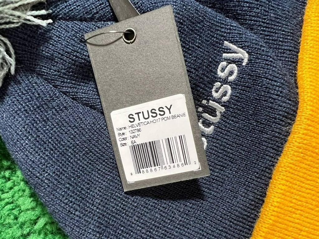 Stüssy Helvetica Pom Beanie - 15