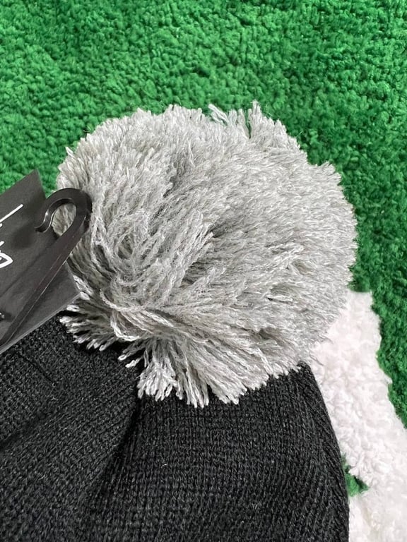 Stüssy Helvetica Pom Beanie - 17