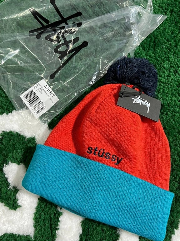 Stüssy Helvetica Pom Beanie - 19