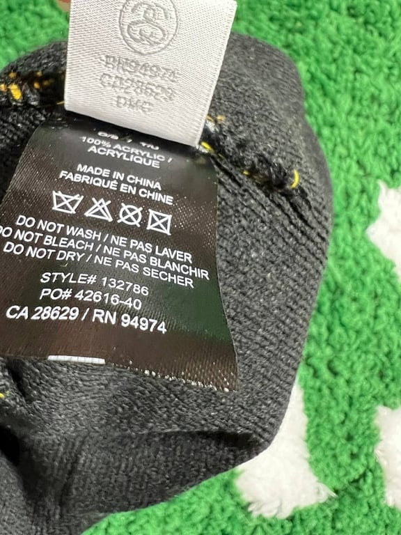 Stüssy Helvetica Pom Beanie - 23