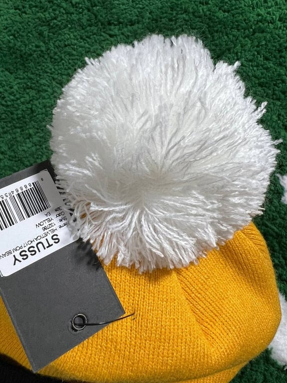 Stüssy Helvetica Pom Beanie - 5