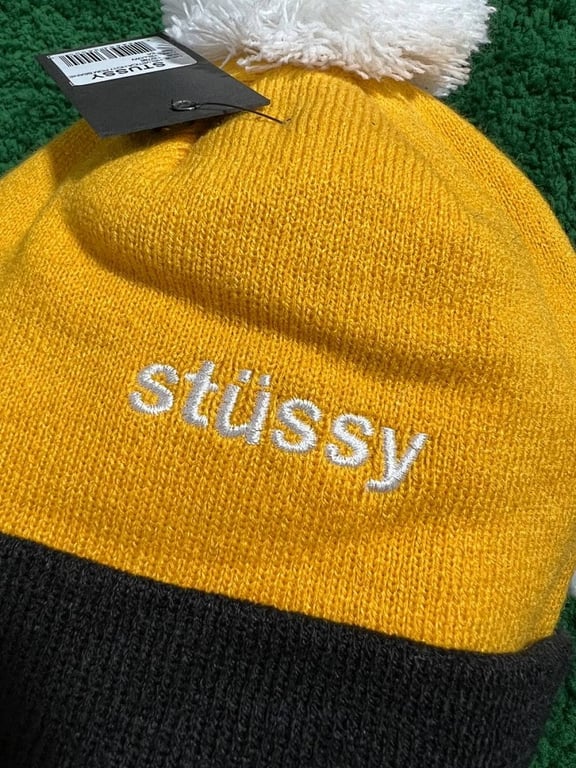 Stüssy Helvetica Pom Beanie - 6
