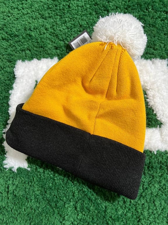 Stüssy Helvetica Pom Beanie - 7