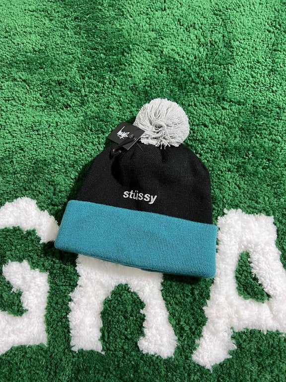 Stüssy Helvetica Pom Beanie - 9