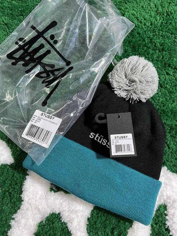 Stüssy Helvetica Pom Beanie - 10