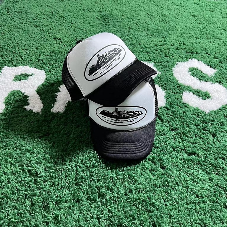 Corteiz Alcatraz Trucker Hat White Black - 3