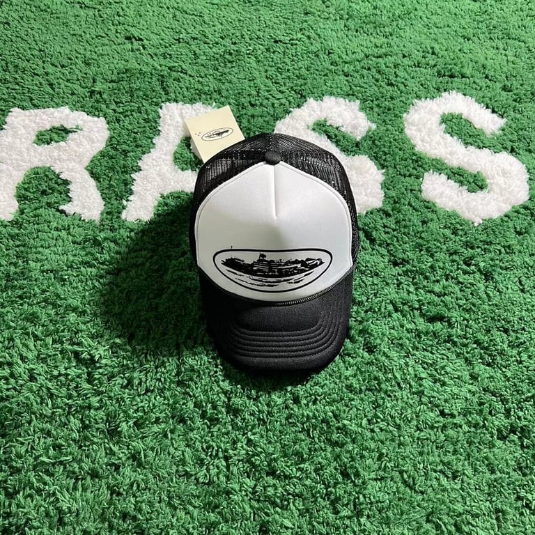 Corteiz Alcatraz Trucker Hat White Black - 4