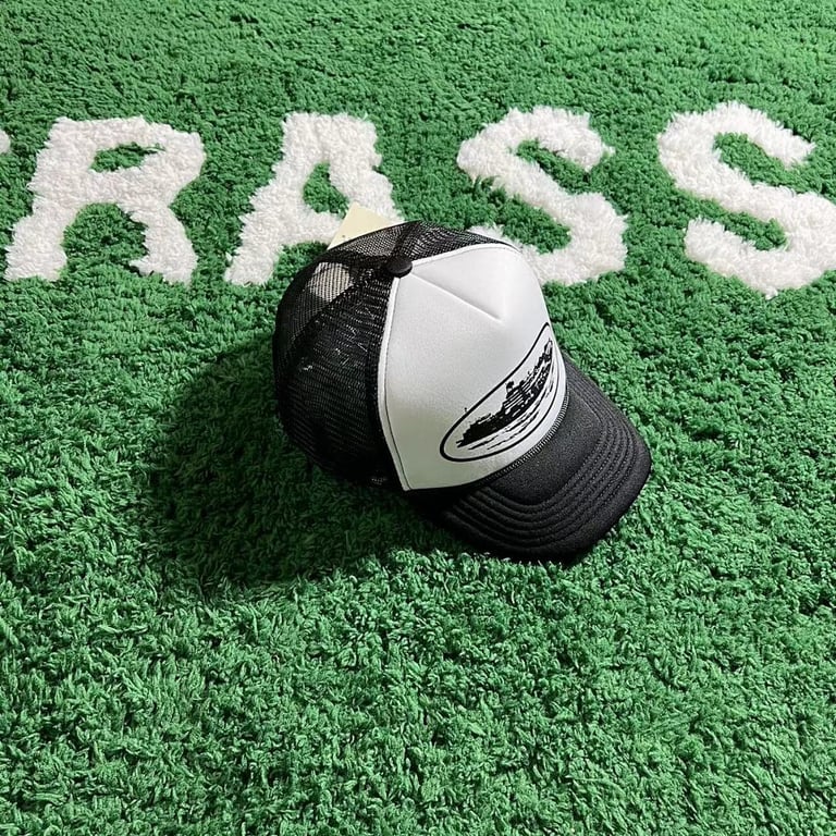 Corteiz Alcatraz Trucker Hat White Black - 5