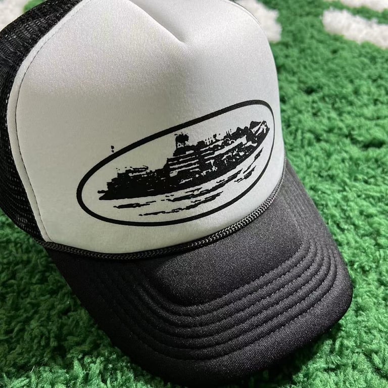Corteiz Alcatraz Trucker Hat White Black - 10