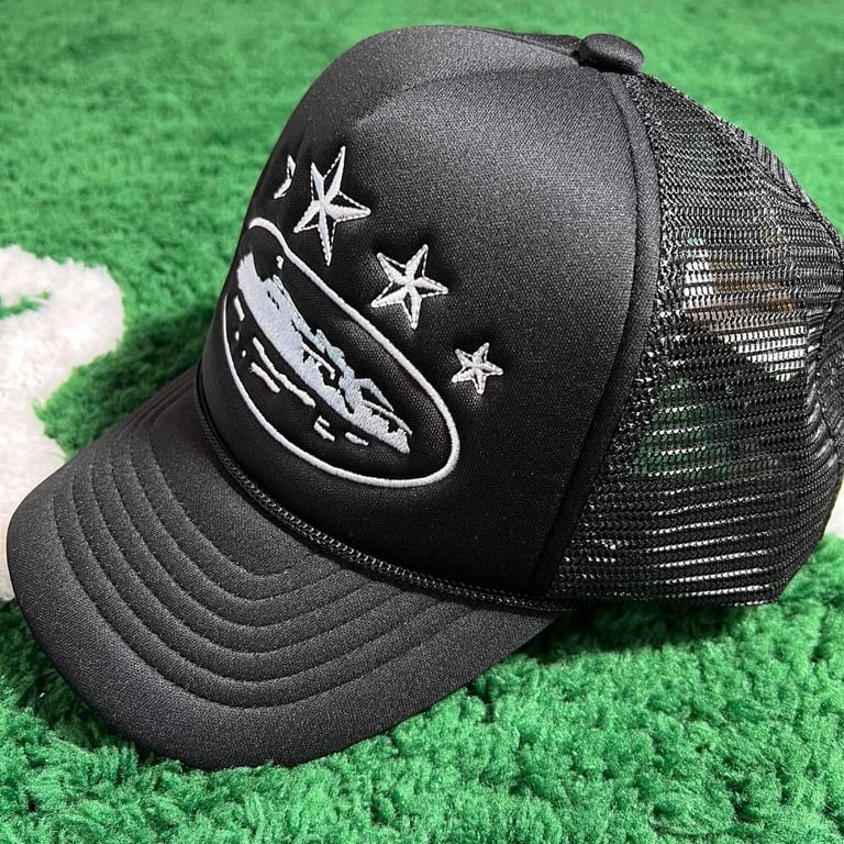 Corteiz 5 Star Trucker Hat Black - 33