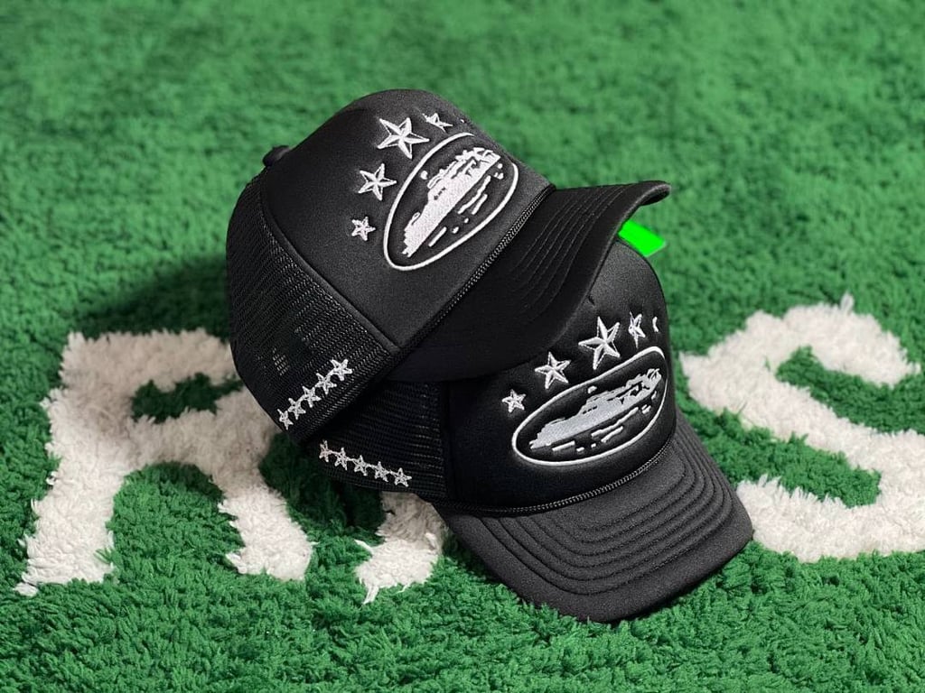 Corteiz 5 Star Trucker Hat Black - 37