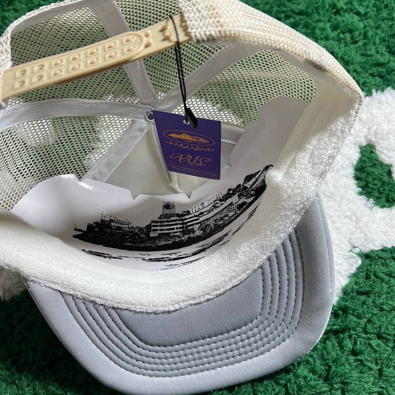 Corteiz Eagle Silver Trucker Hat - 6
