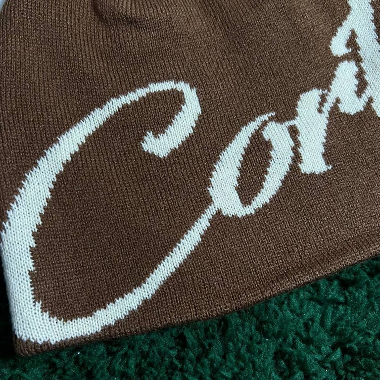 Corteiz Script Beanie Brown - 4
